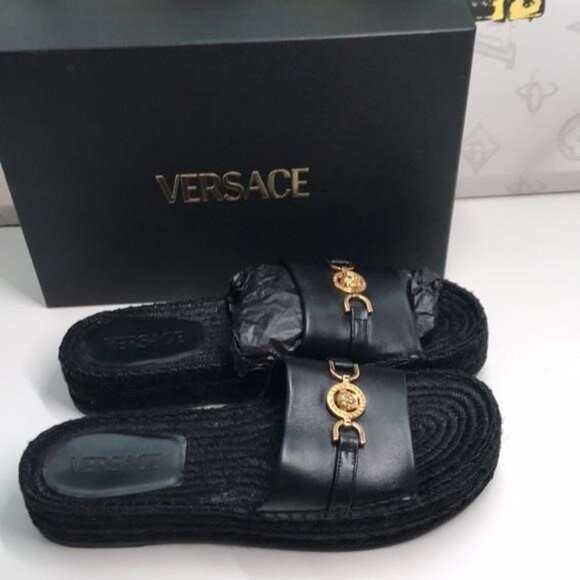 New Authentic Versace Summer Slides – Premium Leather, Gold-Tone Logo - Picture 5 of 10